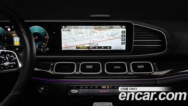 Mercedes-Benz GLE-Class 2023 — photo 13