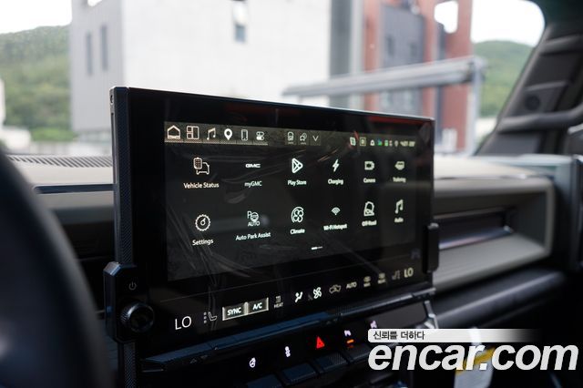 GMC Hummer EV 2026 — photo 13