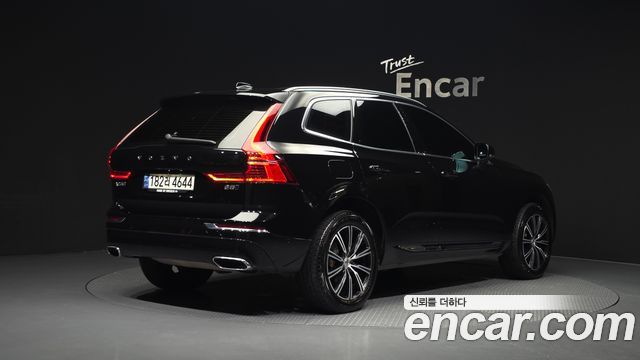 Volvo XC60 2021 — photo 2