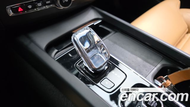 Volvo XC60 2021 — photo 9