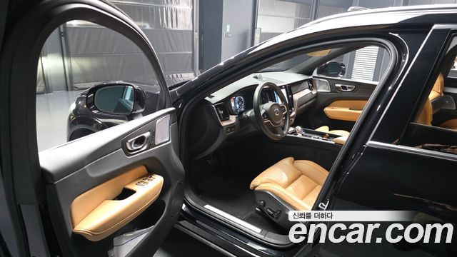 Volvo XC60 2021 — photo 10