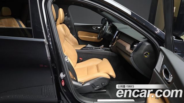 Volvo XC60 2021 — photo 11