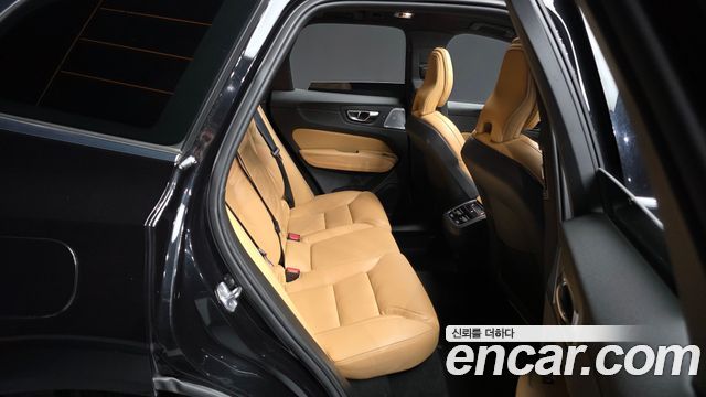 Volvo XC60 2021 — photo 12