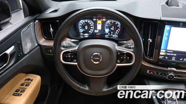 Volvo XC60 2021 — photo 13