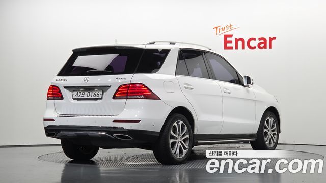 Mercedes-Benz GLE-Class 2016 — photo 2