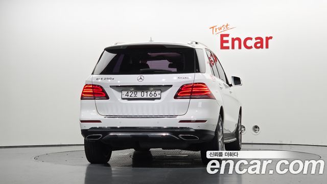 Mercedes-Benz GLE-Class 2016 — photo 4