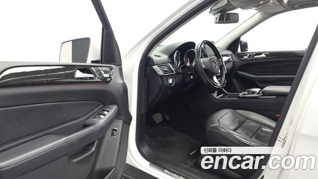 Mercedes-Benz GLE-Class 2016 — photo 10