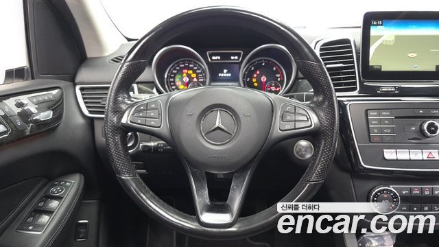 Mercedes-Benz GLE-Class 2016 — photo 13