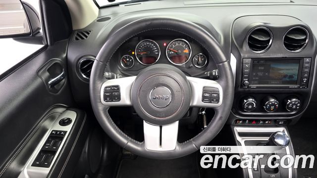 Jeep Compass 2017 — photo 13