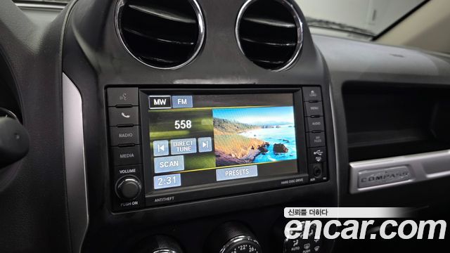 Jeep Compass 2017 — photo 14