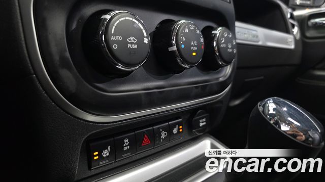 Jeep Compass 2017 — photo 16