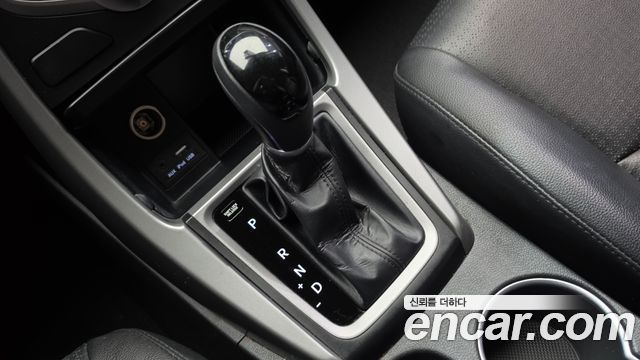 Hyundai AVANTE 2016 — photo 12
