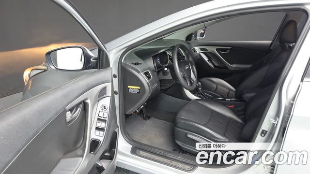 Hyundai AVANTE 2016 — photo 13