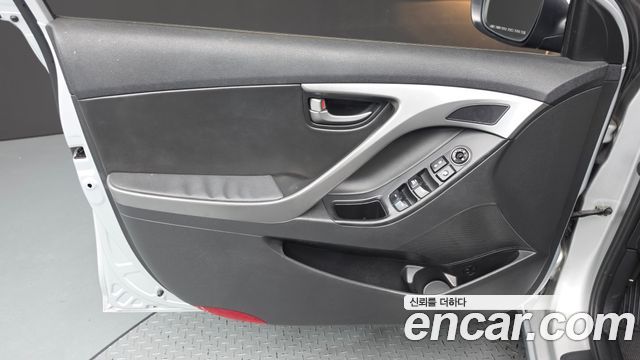 Hyundai AVANTE 2016 — photo 14