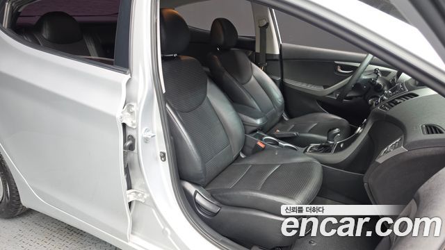 Hyundai AVANTE 2016 — photo 16