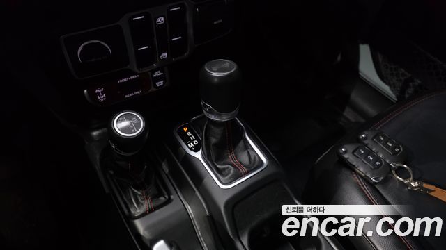 Jeep Wrangler 2023 — photo 12