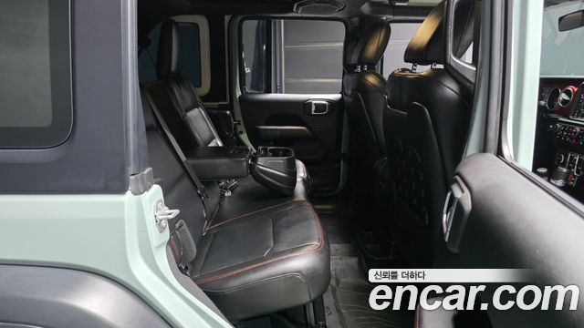 Jeep Wrangler 2023 — photo 18