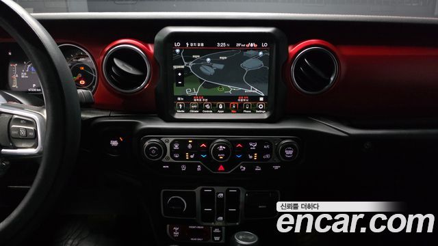 Jeep Wrangler 2023 — photo 20
