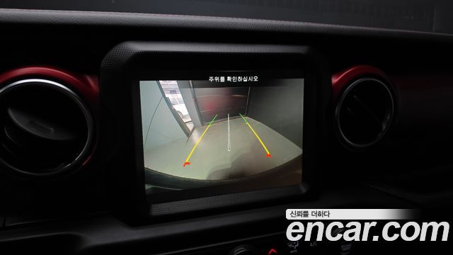 Jeep Wrangler 2023 — photo 21
