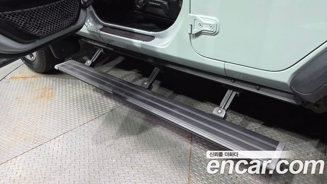Jeep Wrangler 2023 — photo 25