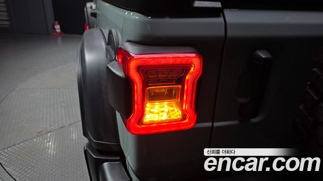 Jeep Wrangler 2023 — photo 9