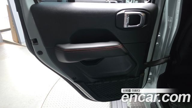 Jeep Wrangler 2023 — photo 15