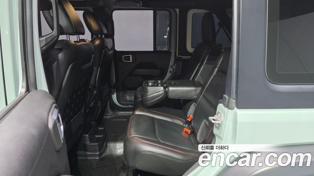 Jeep Wrangler 2023 — photo 16