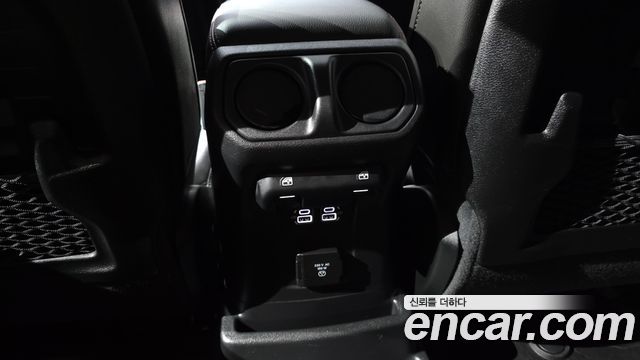Jeep Wrangler 2023 — photo 29