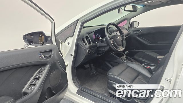 Kia K3 2015 — photo 13