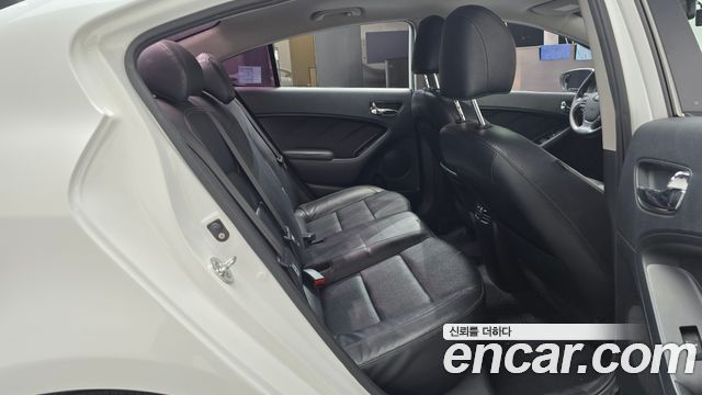 Kia K3 2015 — photo 17