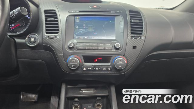 Kia K3 2015 — photo 19