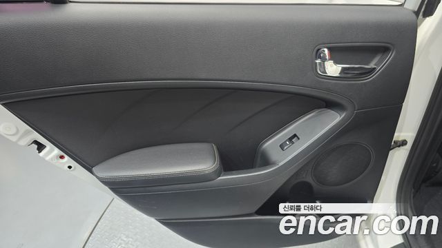 Kia K3 2015 — photo 15