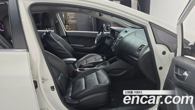 Kia K3 2015 — photo 16