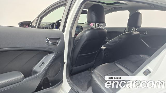 Kia K3 2015 — photo 27