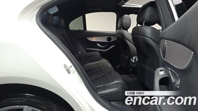 Mercedes-Benz C-Class 2020 — photo 18