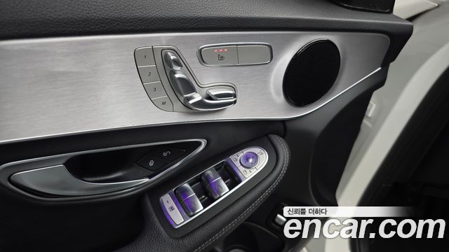 Mercedes-Benz C-Class 2020 — photo 25
