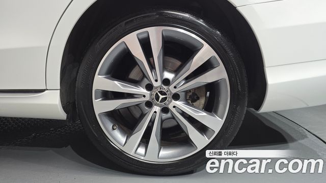 Mercedes-Benz C-Class 2020 — photo 7