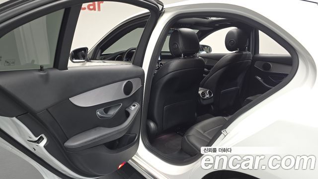 Mercedes-Benz C-Class 2020 — photo 16