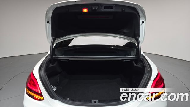 Mercedes-Benz C-Class 2020 — photo 28