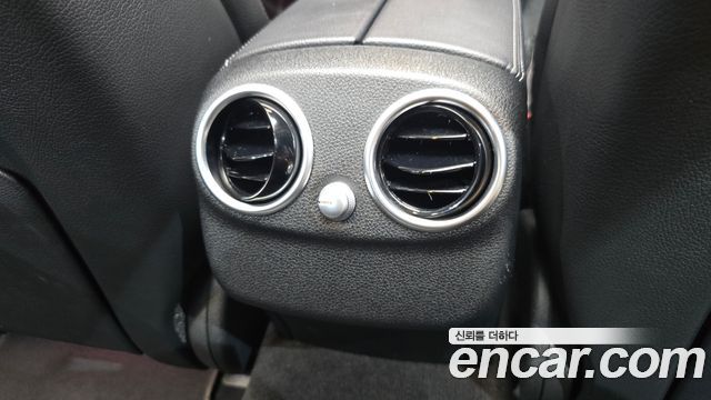 Mercedes-Benz C-Class 2020 — photo 32