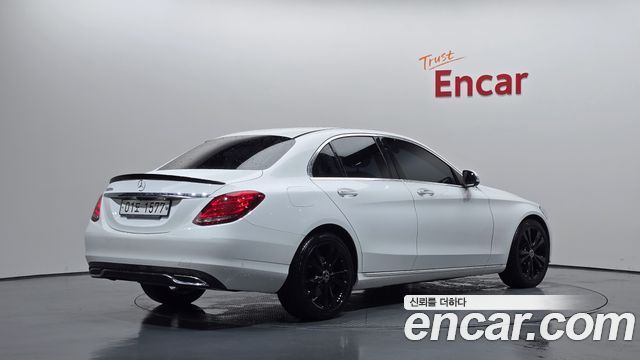 Mercedes-Benz C-Class 2018 — photo 2