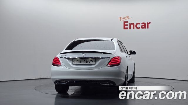 Mercedes-Benz C-Class 2018 — photo 4
