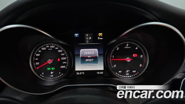Mercedes-Benz C-Class 2018 — photo 11