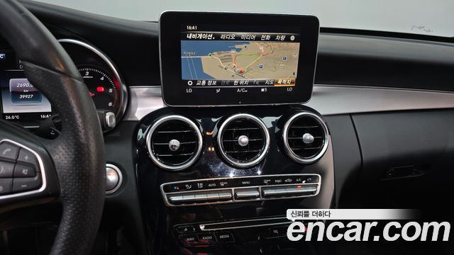 Mercedes-Benz C-Class 2018 — photo 21