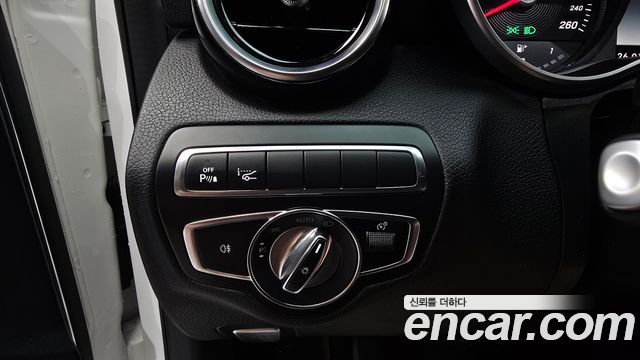 Mercedes-Benz C-Class 2018 — photo 25