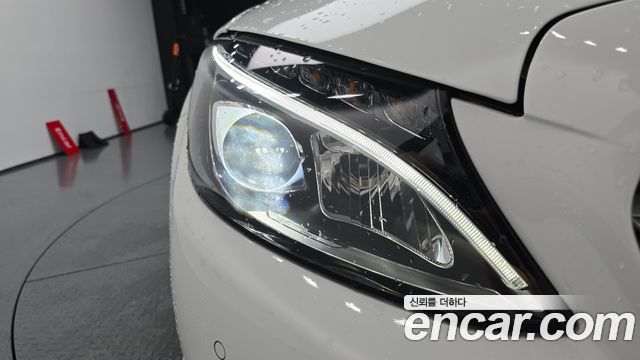 Mercedes-Benz C-Class 2018 — photo 8
