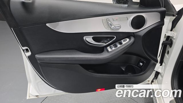 Mercedes-Benz C-Class 2018 — photo 14