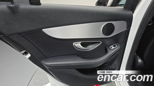 Mercedes-Benz C-Class 2018 — photo 15