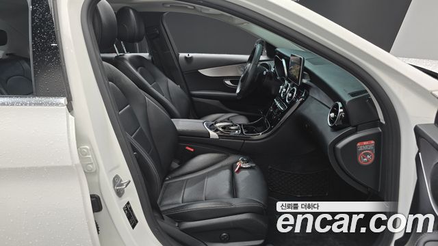 Mercedes-Benz C-Class 2018 — photo 16