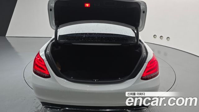 Mercedes-Benz C-Class 2018 — photo 27